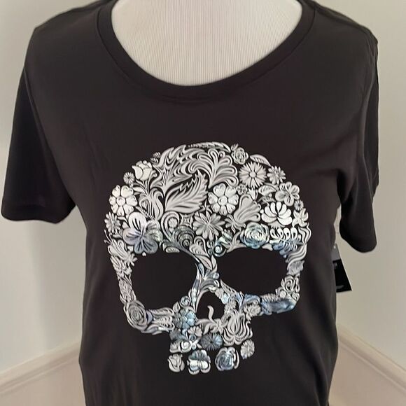 Black T-shirt, new with tags, silver skull, print women’s small - Picture 2 of 4